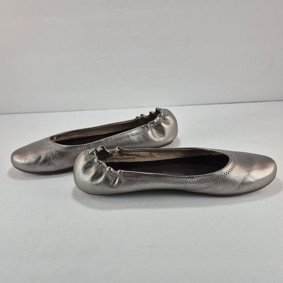 L.L. Bean Leather Slip On Ballet Loafer Flats Women's 8 Metallic Silver......... - Picture 4 of 11